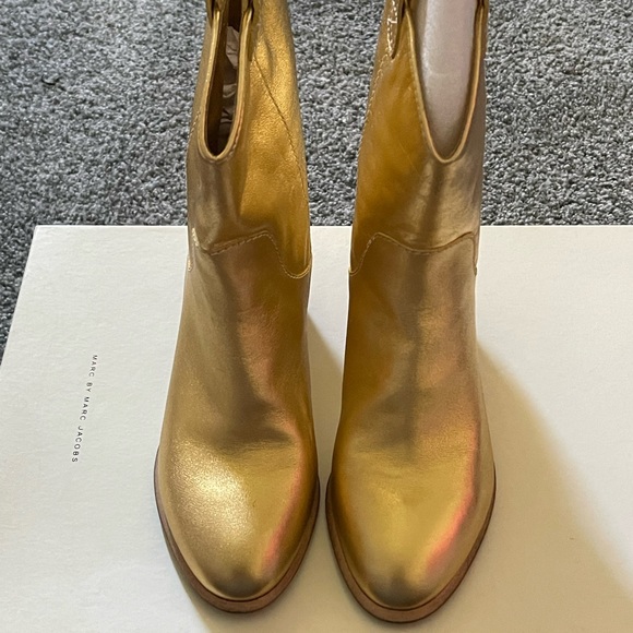 #48 - Marc Jacobs Gold Colored Boots.  Excellent Condition. New Shoe Smell. - Picture 3 of 16